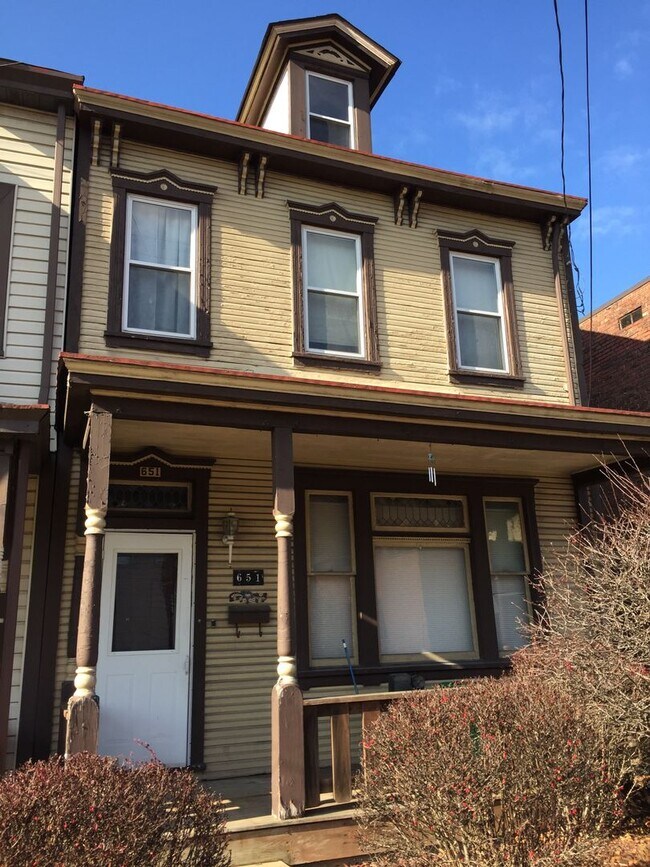 Building Photo - 651 North Ave