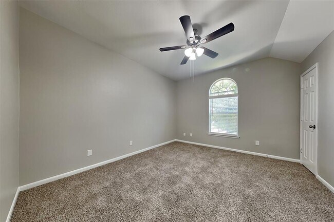 Building Photo - 17907 Timber Crossing Ln