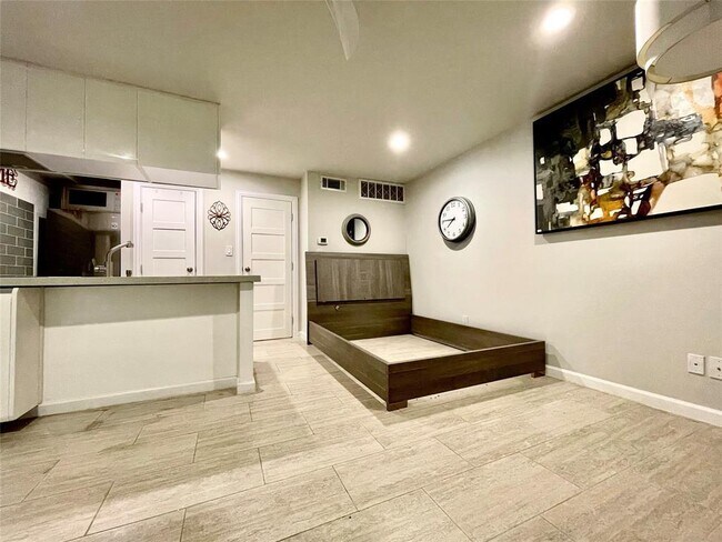 Building Photo - 3110 Red River St