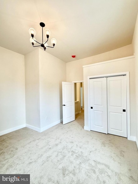 Building Photo - 151 N York St