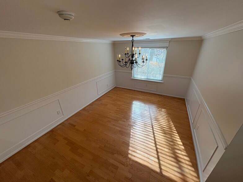 Building Photo - 586 Blue Ridge Dr