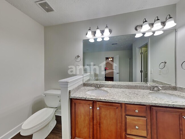 Building Photo - 1725 Kinsale Ave