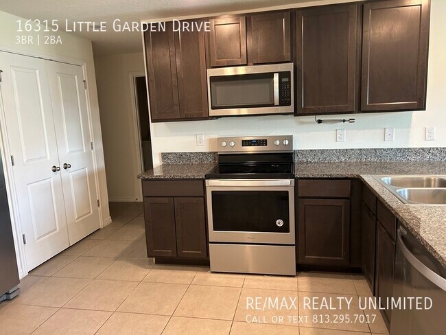 Building Photo - 16315 Little Garden Dr