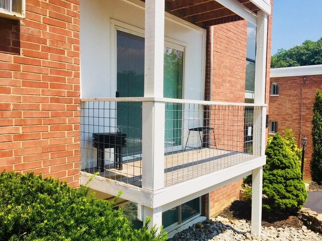 Primary Photo - Somerset Apartments