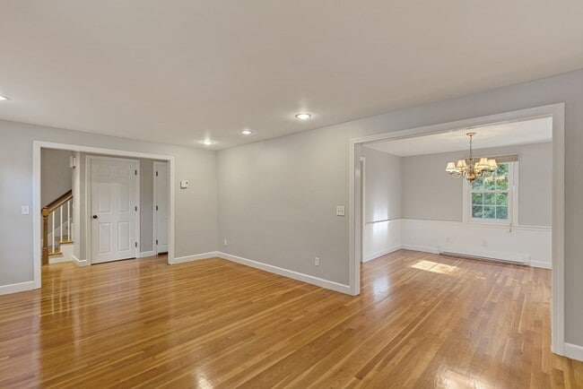 Building Photo - 159 Bedford St