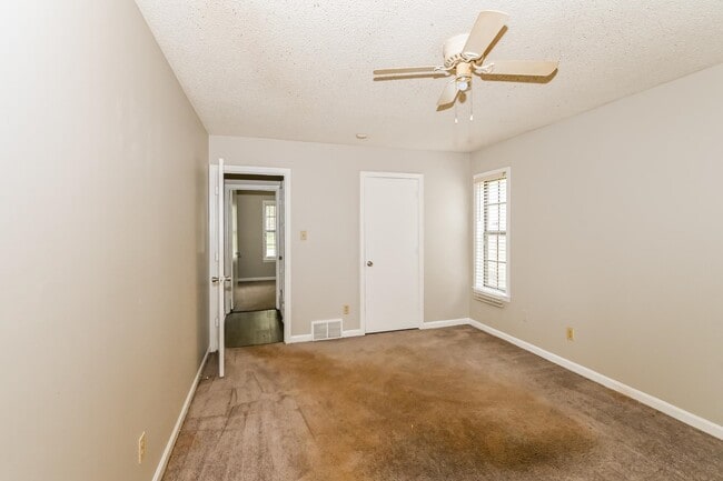 Building Photo - 6770 Starkenburg Ln