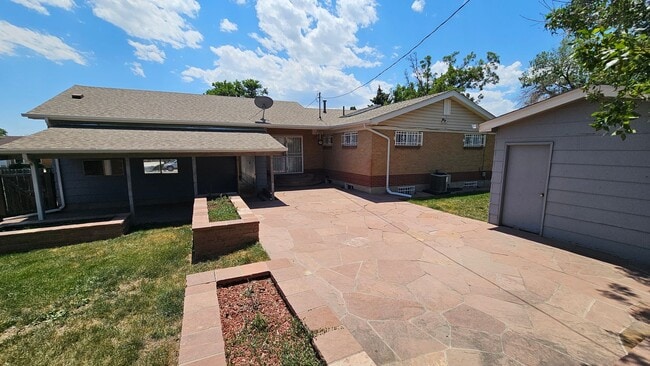 Building Photo - Spacious 5-Bedroom Ranch with Finished Basement & Oversized Garage!
