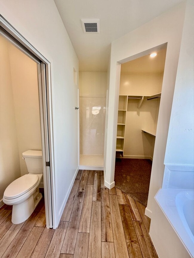 Building Photo - Beautiful Pet-Friendly 4-BR Home in Sunbrook Community