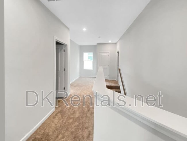 Building Photo - 245 Birchwood Row