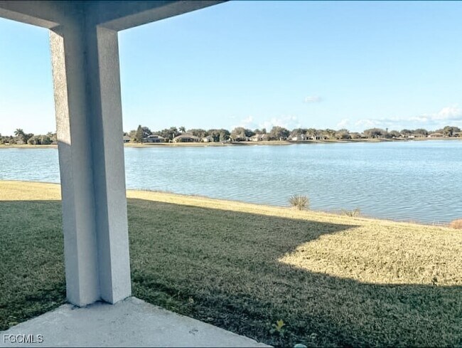 Building Photo - 2038 Grove Dr