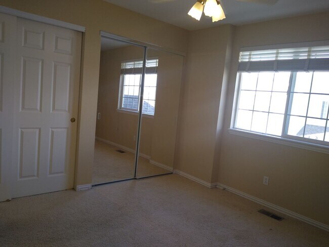 Building Photo - HUGE 3 Bedroom 3 Bath Home in Gated Community