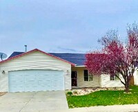 Building Photo - 3 bedroom 2 bath Caldwell Home Available 5...