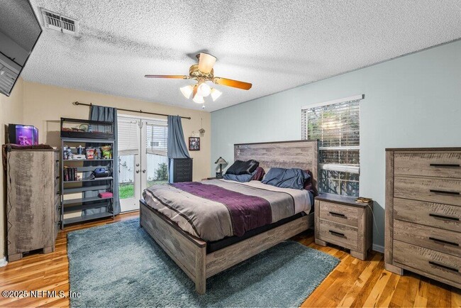 Building Photo - 9545 Glenn Abbey Way