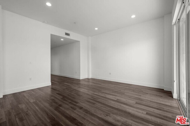 Building Photo - 1215 S Bedford St
