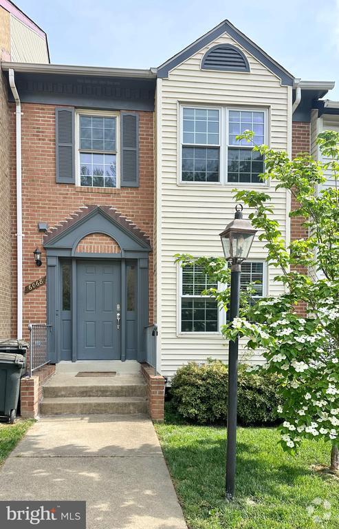 Building Photo - 6068 Heatherwood Dr