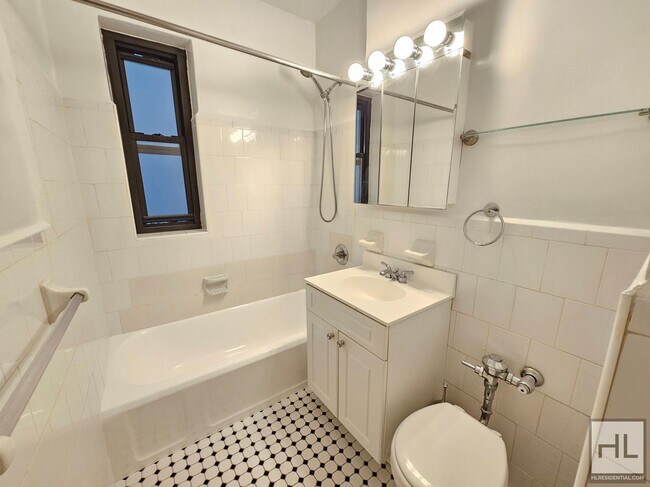Building Photo - Studio Apartment in Gramercy Park | 4th Fl...