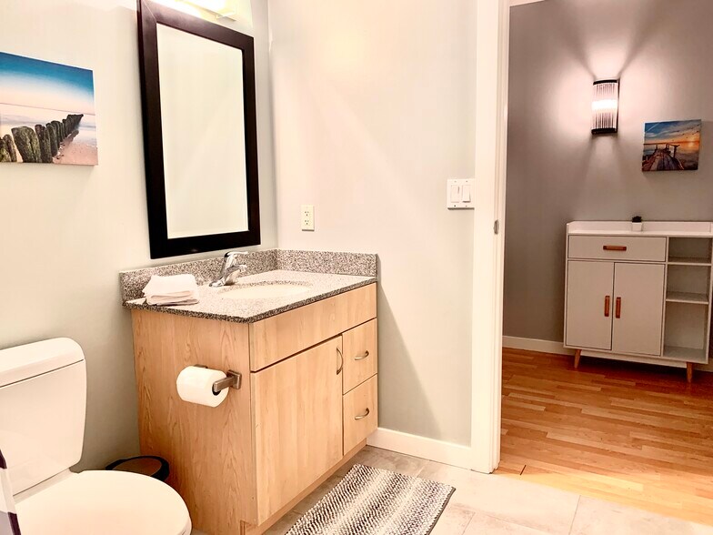 Building Photo - 889 Date St