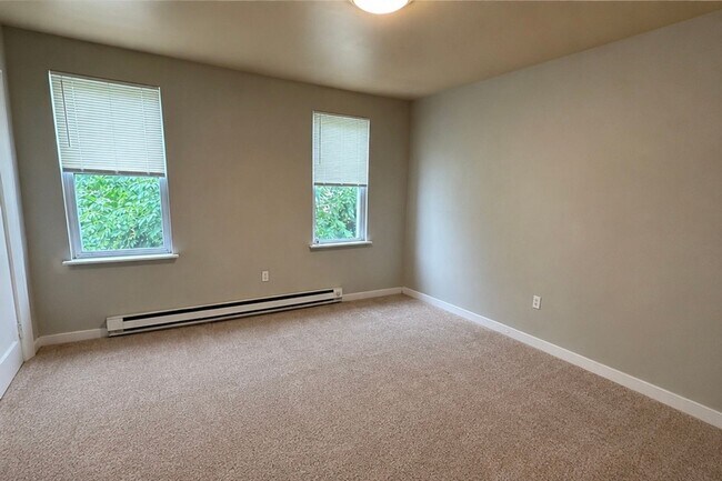 Building Photo - 412 E Walnut Ln