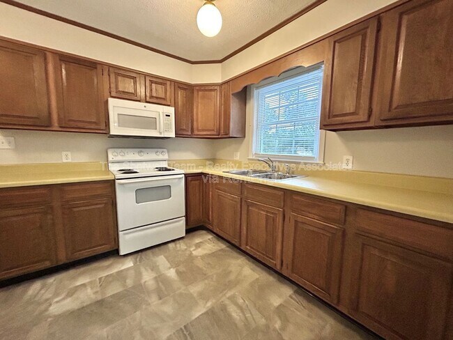 Building Photo - 4403 Cypress Ln SW