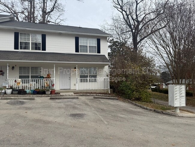 Building Photo - 5606 Boxwood Garden Way