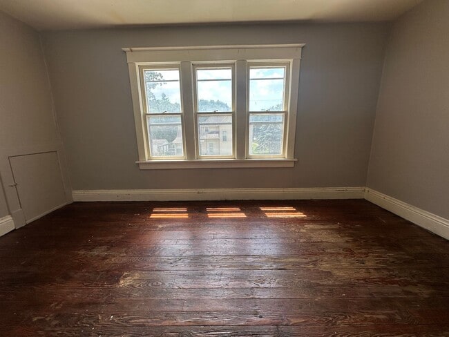 Building Photo - 3 bed, 1 bath home for rent in Waterloo