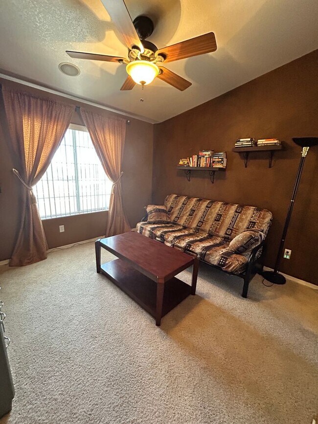 Building Photo - Furnished Winter Home!