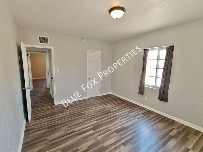 Building Photo - 4124 E 1st St