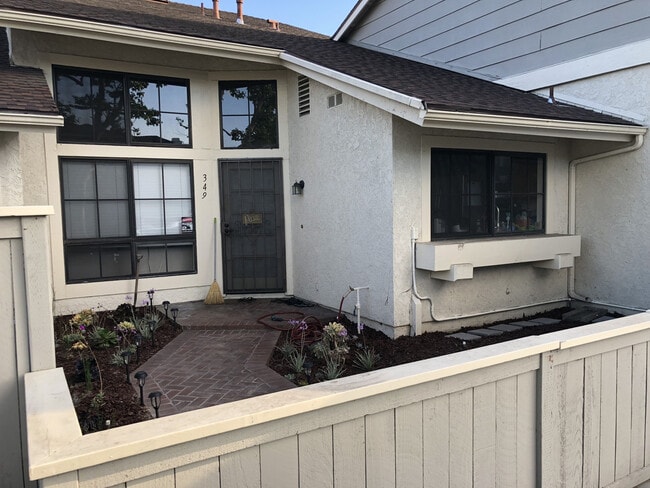 Building Photo - 2 Bdrm Condo in the Gated Saratoga Community