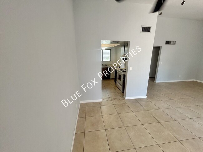 Building Photo - 3456 N Richland Dr