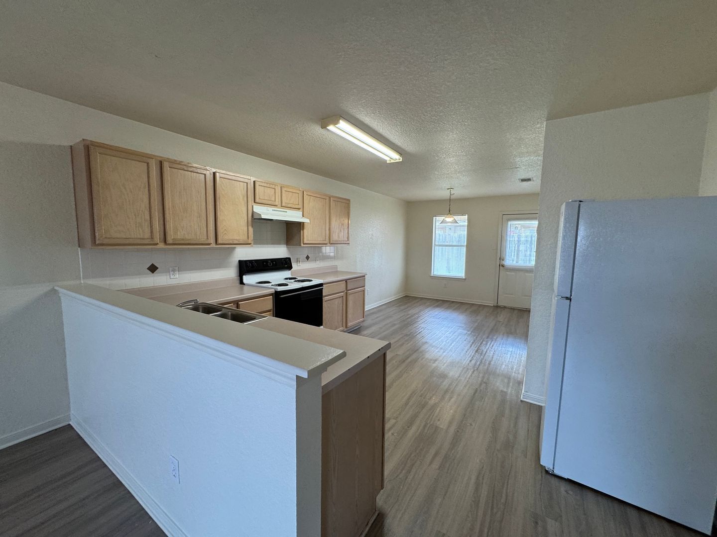 Building Photo - 1606 Dugger Cir