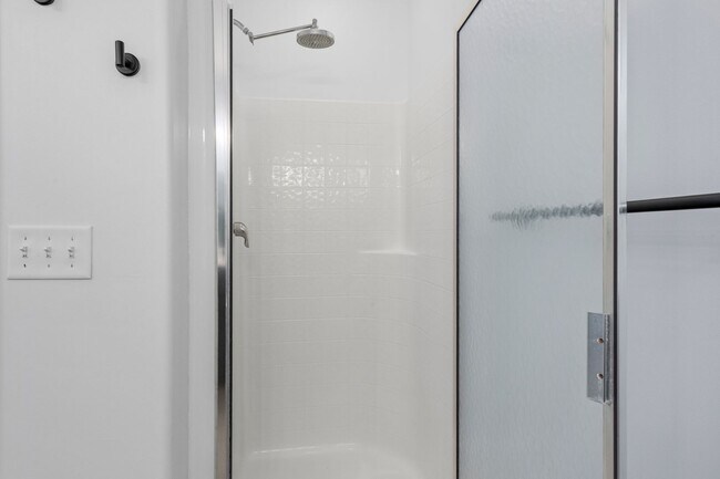 Building Photo - 75 Oak Ridge Cir