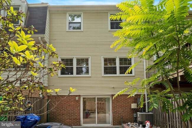 Building Photo - 6367 Buffie Ct