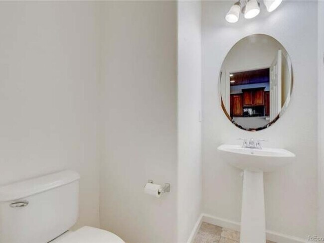 Building Photo - 3 Bedroom Townhome in Monument