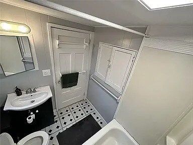 Building Photo - 5 Drumore Cres