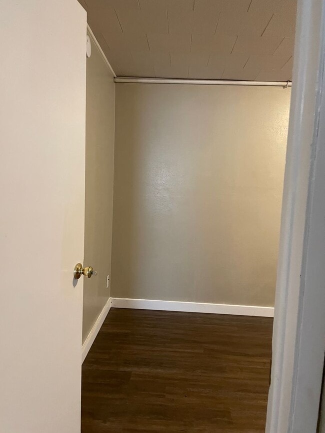 Building Photo - STUDENTS WELCOME! 5 Bedroom 3 Bathroom Single Family Home West Fort Collins