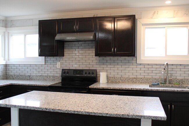 Building Photo - 9387 Mink St SW