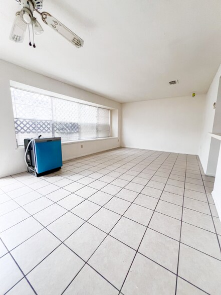 Building Photo - 12933 High Star Dr