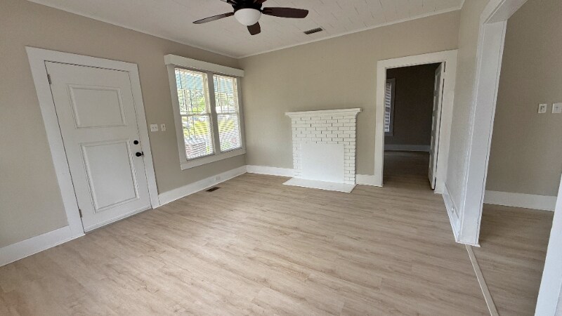 Building Photo - 160 SE McCray Ave