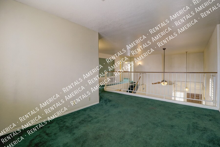 Building Photo - 2517 W Knox Rd