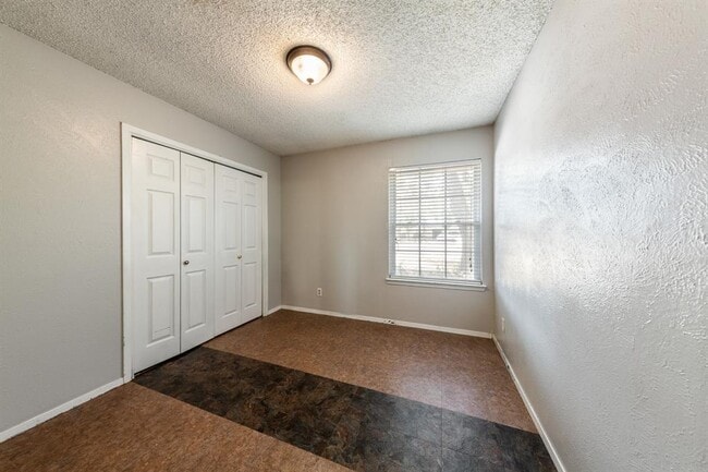 Building Photo - 1202 Wroxton Way