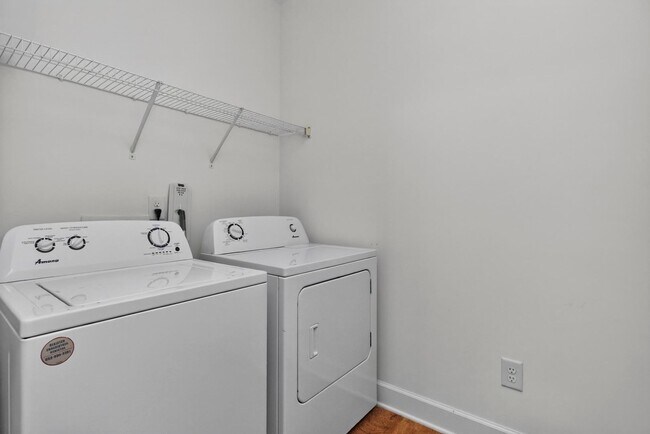 Building Photo - 8605 Peckham Ln