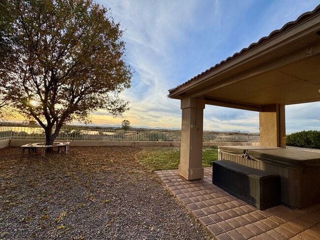 Building Photo - Beautiful golf course retreat