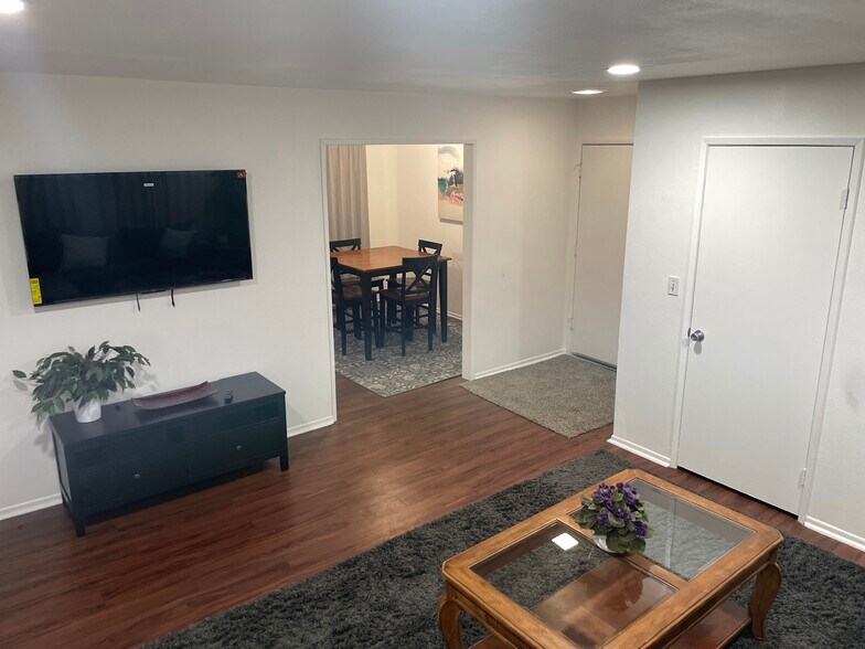 Building Photo - 7638 Newlin Ave