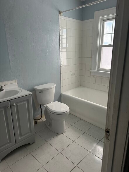 Building Photo - 2087 Goodnor Rd