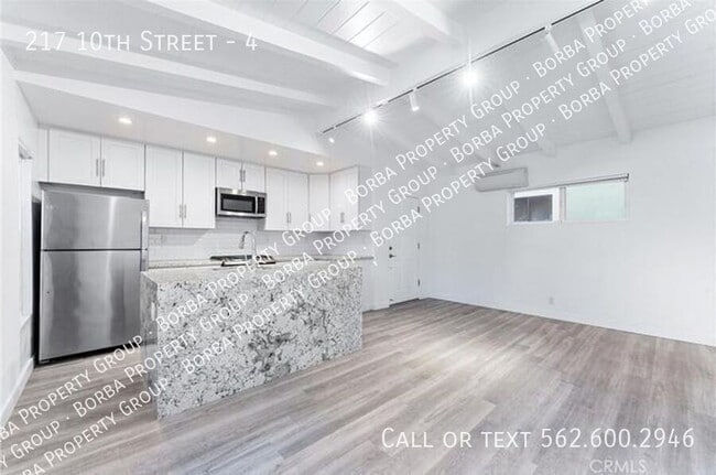 Building Photo - 217 10th St