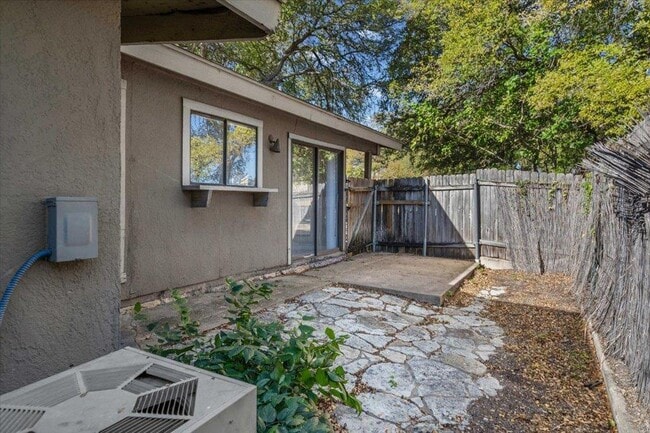 Building Photo - 2809 Parker Ln