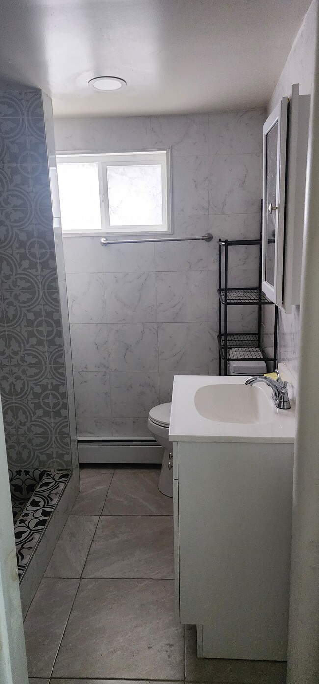 Building Photo - 639 Clinton St