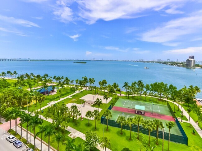 Building Photo - 1750 N Bayshore Dr