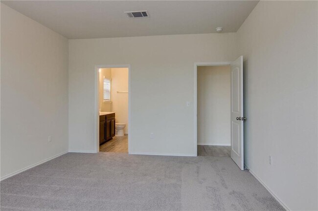 Building Photo - 6621 Hartlage St