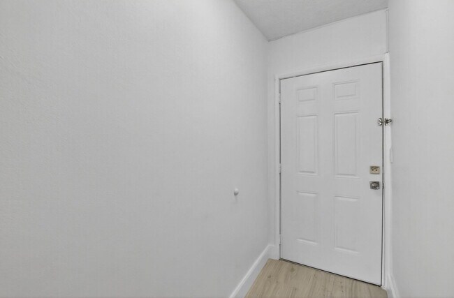 Building Photo - 1735 NE 164th St